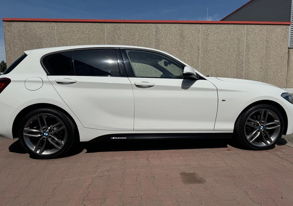BMW Seria 1 cena 120000 przebieg: 46000, rok produkcji 2019 z Ząbki małe 172